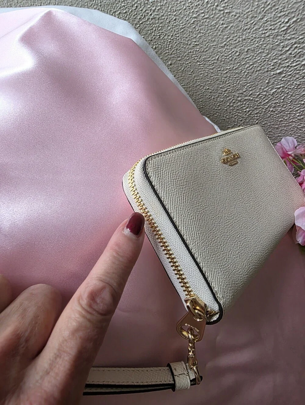 Coach chalk White   Long Zip Around Accordion Wallet /Wristlet